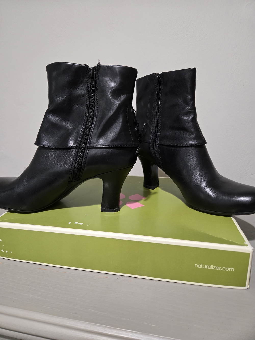 Naturalizer Black Leather Heeled Ankle Boots 7W